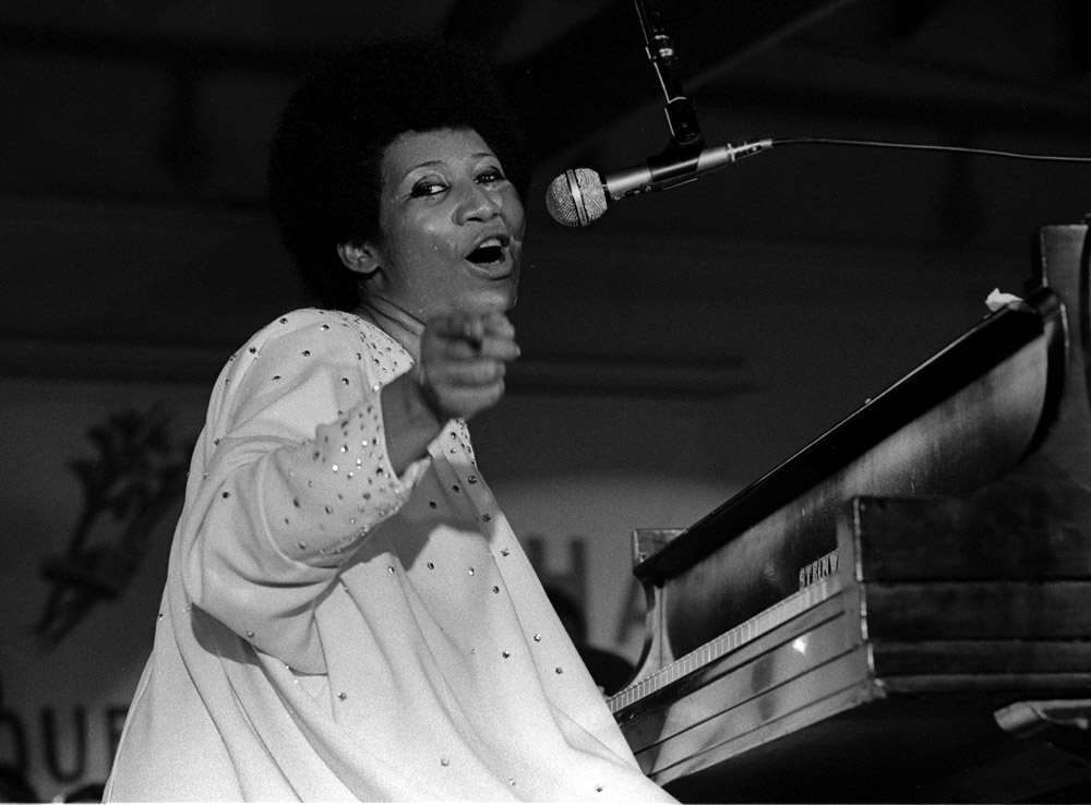 aretha franklin piano silent night