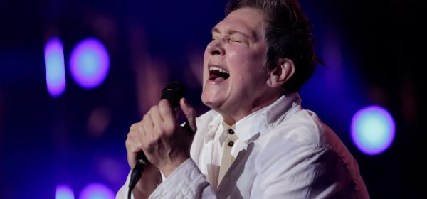 k.d. lang Brings ANZ Stadium To A Standstill For Fire Fight Australia