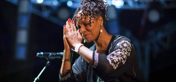 Nina Simone's Daughter – Lisa Simone – Is Touring Australia This Month