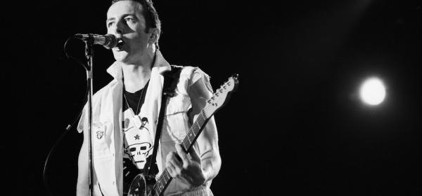 Watch All-Star Joe Strummer Tribute with Tom Morello, Bob Weir, Springsteen & More 