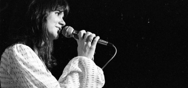 Linda Ronstadt’s Biggest Hits In Australia