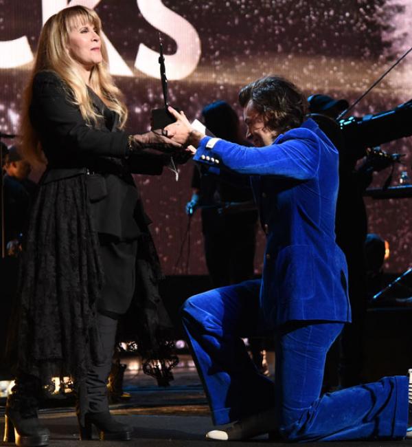 Stevie Nicks Hall Of Fame Induction With Harry Styles From One Direction