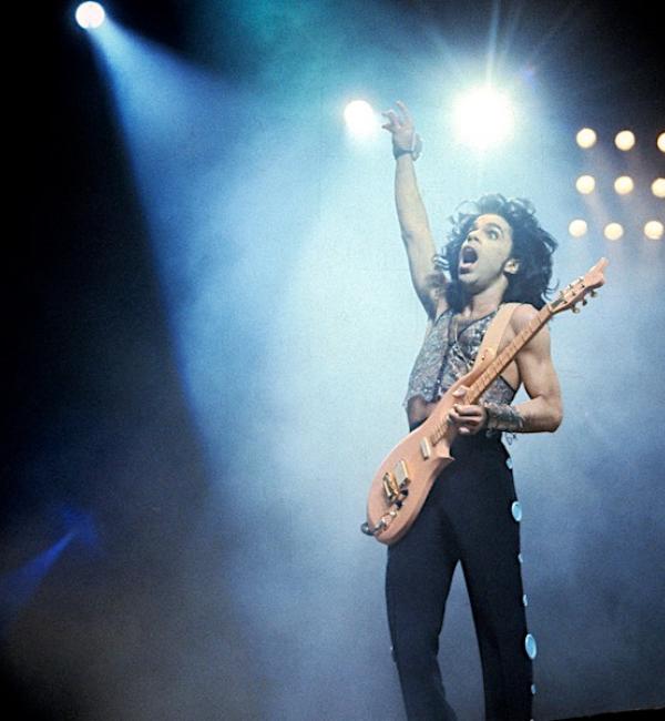 Prince’s Iconic Sign O’ The Times NYE Performance in 1987 is Streaming Online 