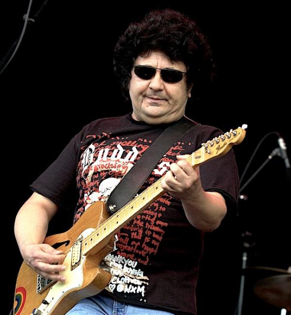 Caught Up In The Flow - A Dozen of the Best From Richard Clapton 