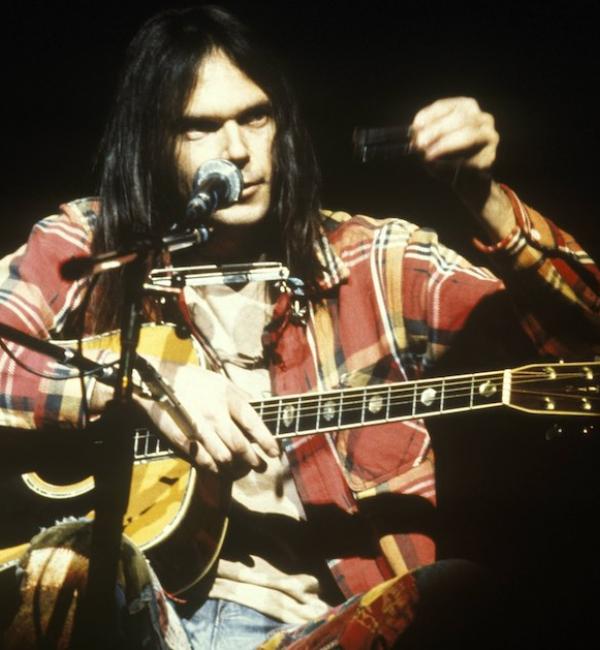 Flashback to Neil Young’s Captivating “Heart Of Gold” Live on the BBC in 1971