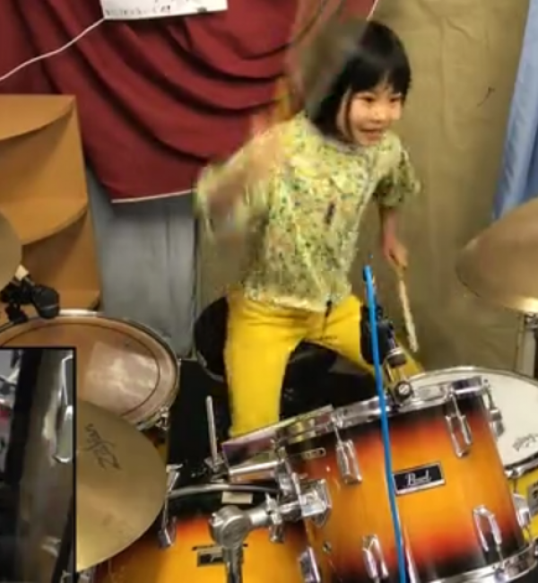 8yr Old Girl Nails Led Zeppelin's "Good Times Bad Times" On Drums