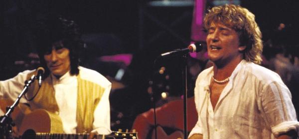 Flashback to Rod Stewart’s Raw & Unplugged “Maggie May” Live in 1993